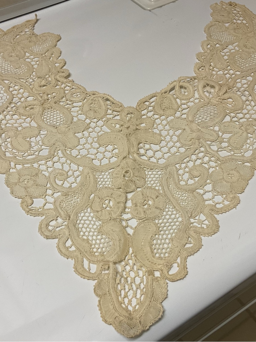 Antique Cream Lace Decorative Collar